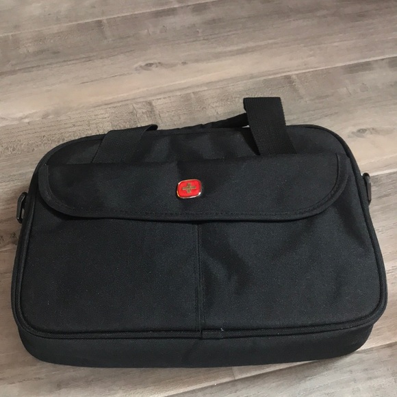 Swiss Gear by Wenger computer and Tablet crossbody bag. - Picture 1 of 9